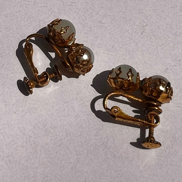 Miriam Haskell Signed Vintage Pearl Drop Clip On Earrings - Picture 5 of 7